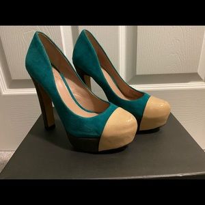 Vince Camuto Women Heels, size 5